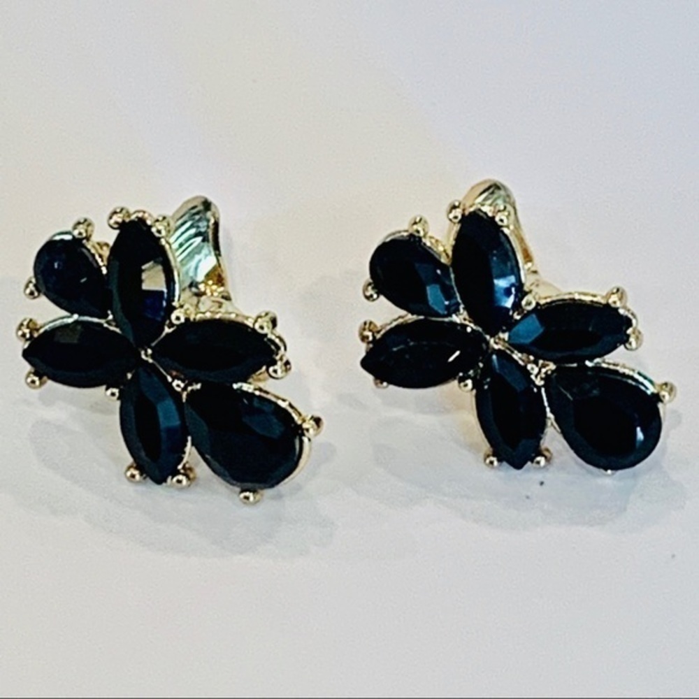 💐JJG signed clip on faceted crystal gold tone